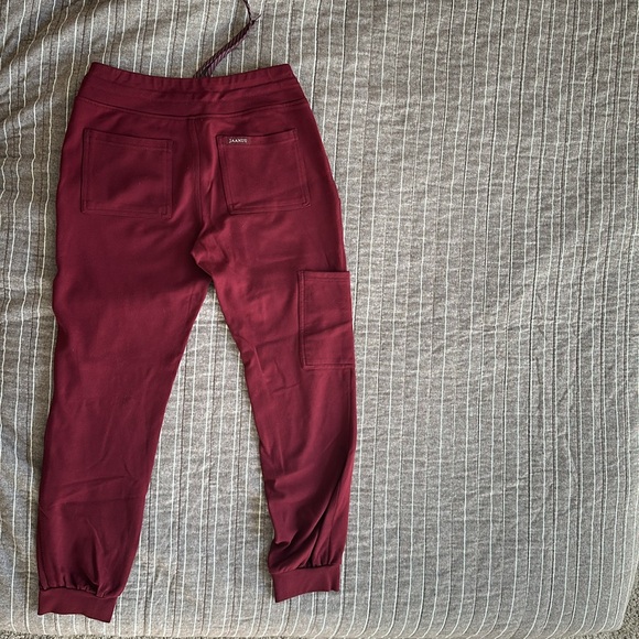 JAANUU Women’s 10- pocket Scrub Jogger - Picture 2 of 2